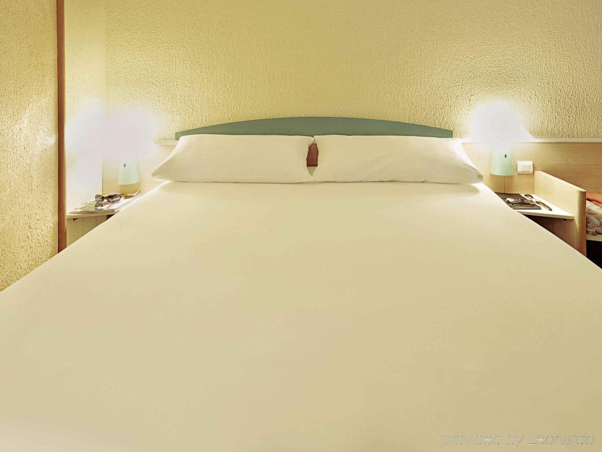 ไอบิส อาร์ช็อง ปอร์ต เด เฌแนฟ Hotel อาร์ฌ็องส์ ภายนอก รูปภาพ